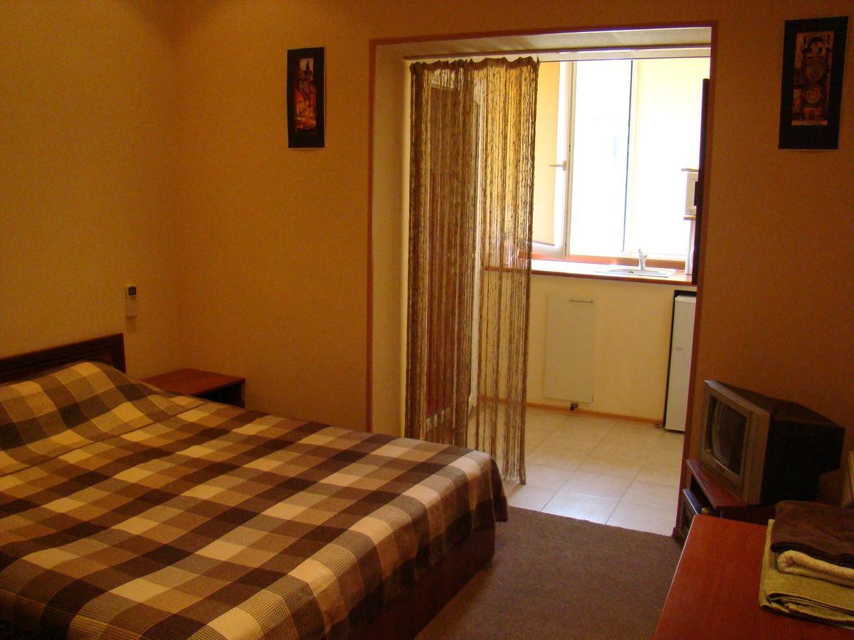 Mini-Hotel In Odessa Yard Exterior foto