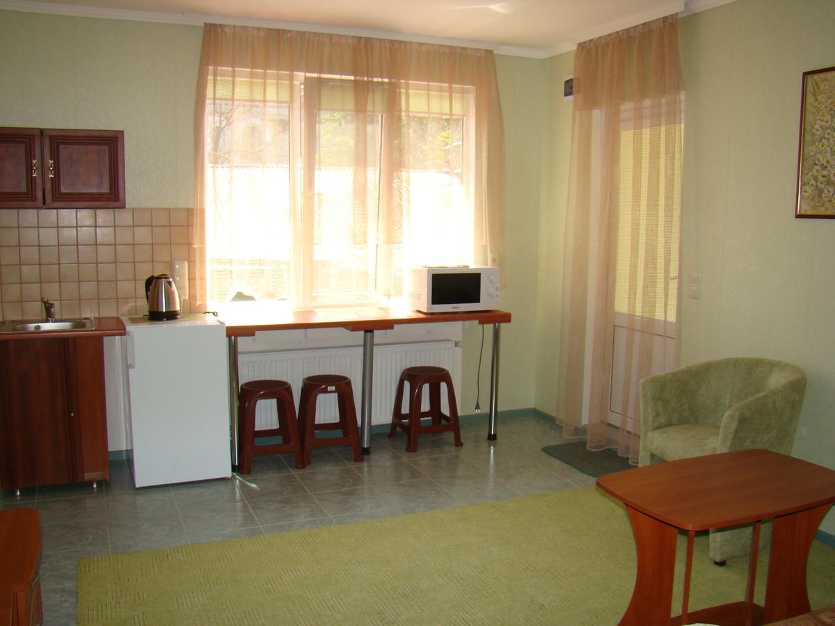 Mini-Hotel In Odessa Yard Exterior foto
